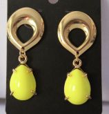 Brinco PEDRA VERDE CANA COM CIRCULO dour
