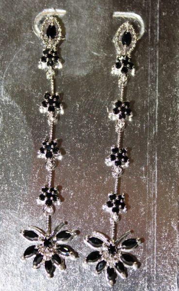 Brinco FLORES PRETAS EM LINHA prat