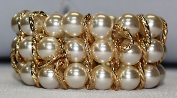PULSEIRA PÉROLAS COM DOURADO